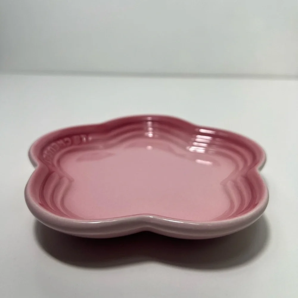 Le Creuset Stoneware Flower Petal Scalloped Trinket Dish Plate Tray